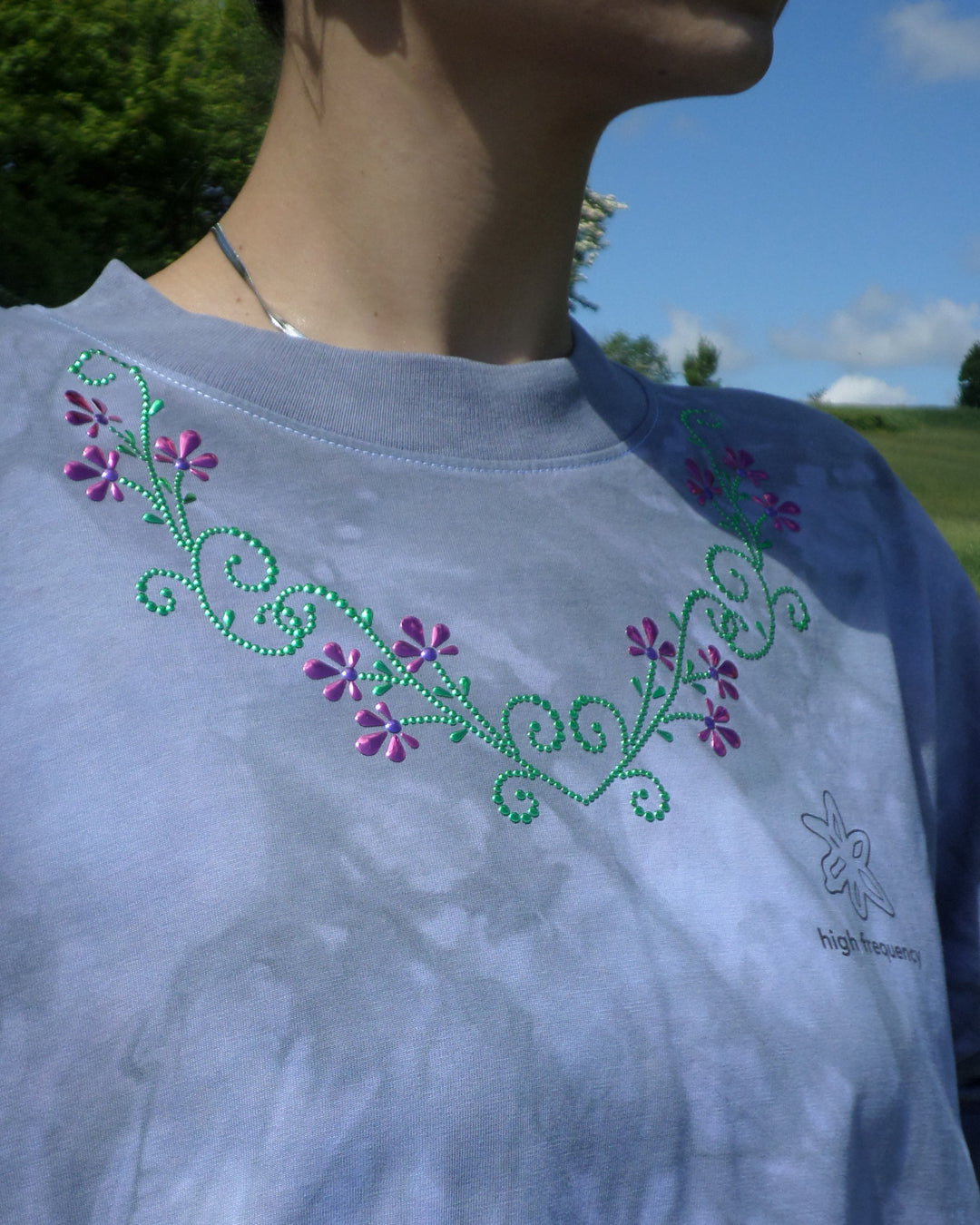 FLORAL CHAIN TEE