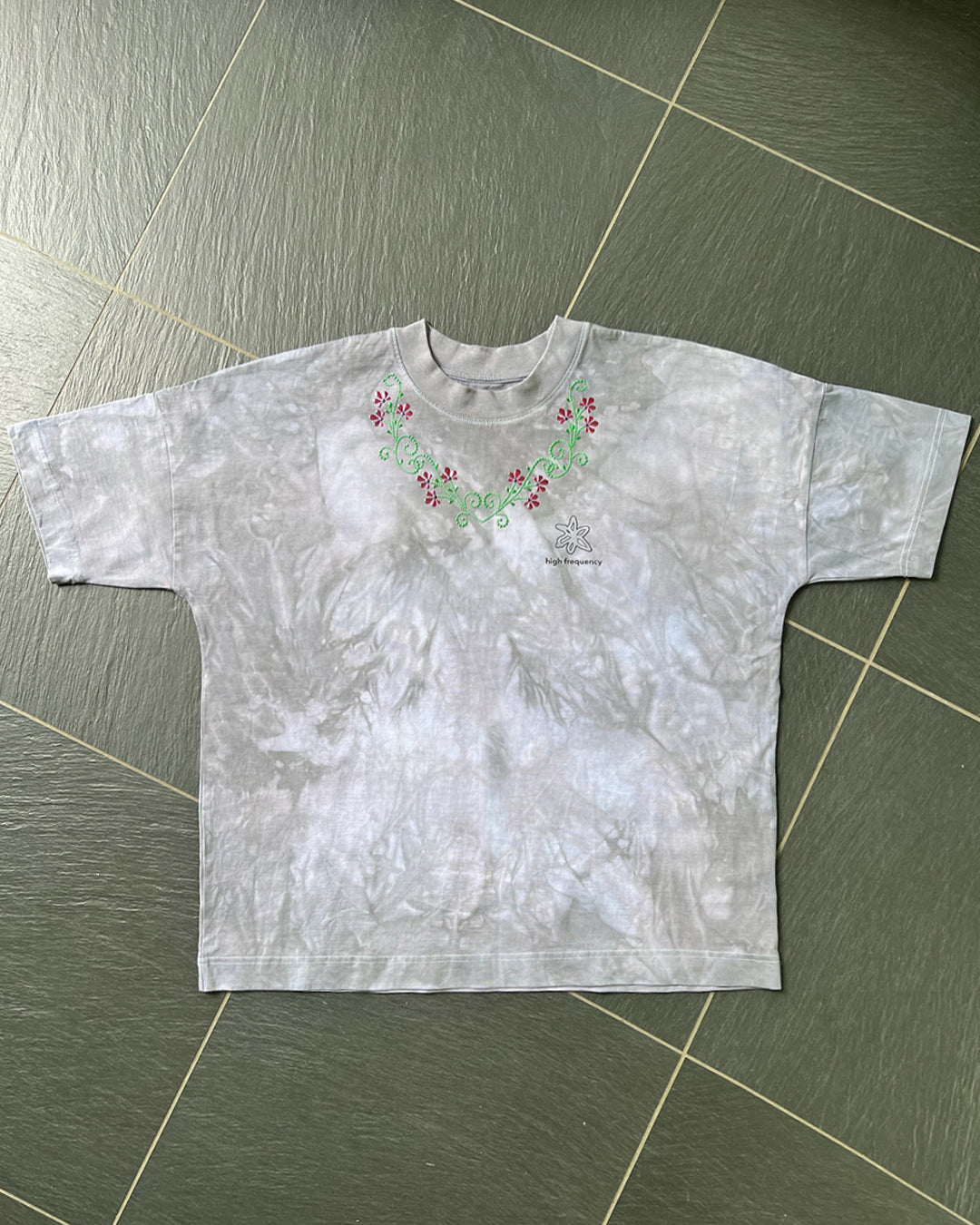 FLORAL CHAIN TEE